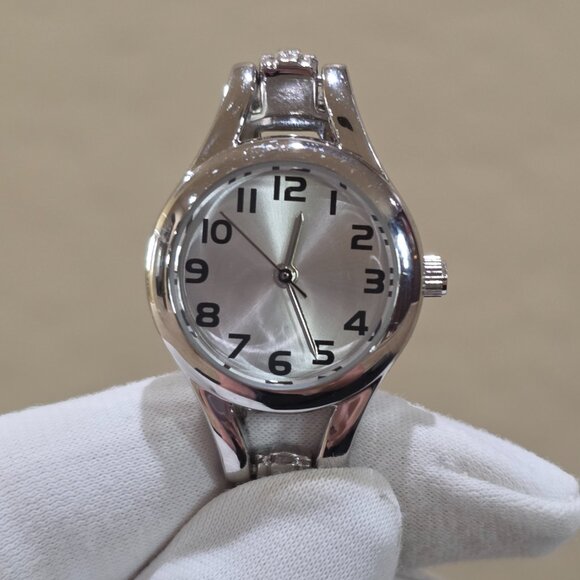 Easy to Read Round Silver Face Band Black Numbers Womens Wrist Watch New Battery main image 10